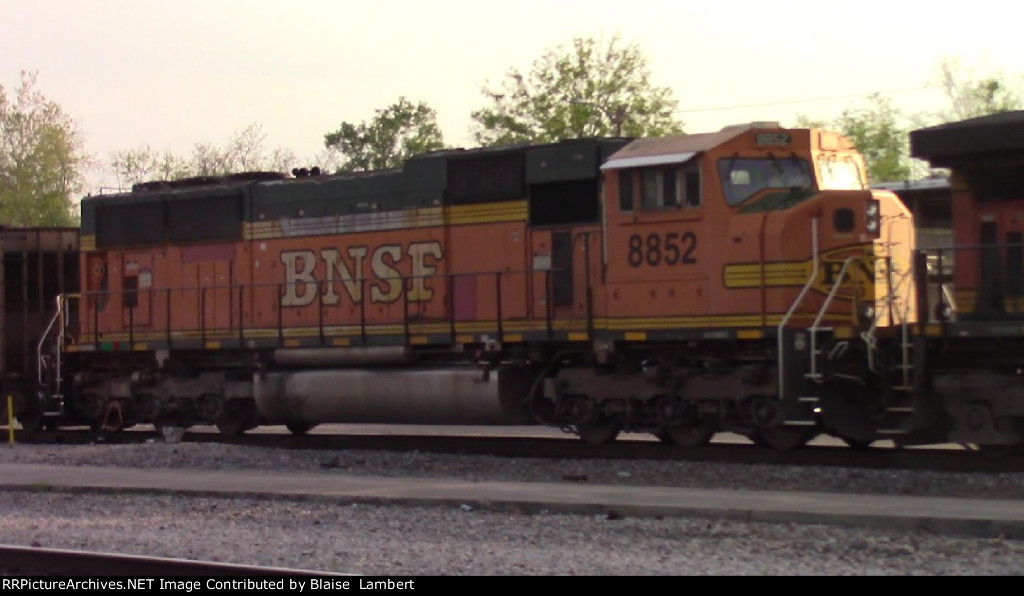 BNSF 8852